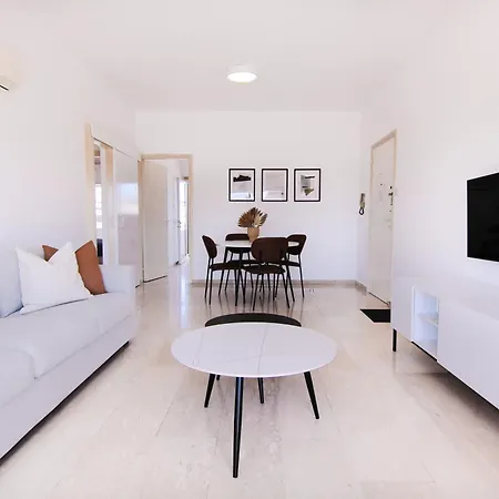 Apartment Phaedrus Living Modern City View Flat Nafi *