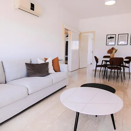 Phaedrus Living Modern City View Flat Nafi Apartment